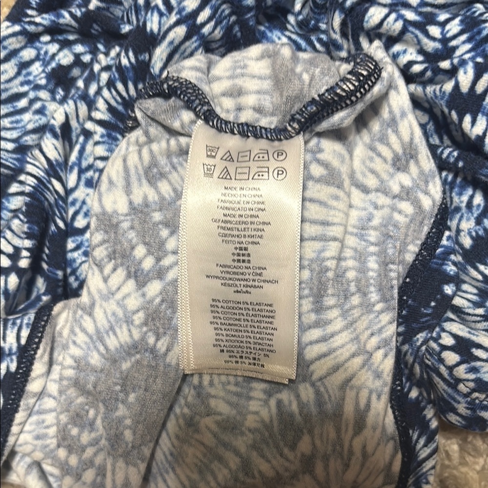 Blouse of Michael Kors..  Blue pattern - Picture 11 of 11
